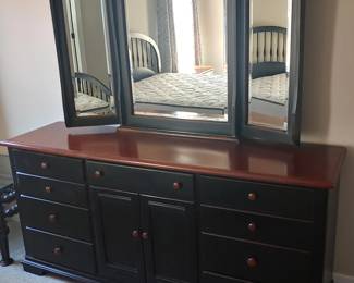 Triple dresser with 12 drawers, with triple mirror
