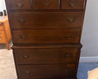 $140. Vintage 5 drawer dresser. 35.5"w x 20.5"d x 52"h.