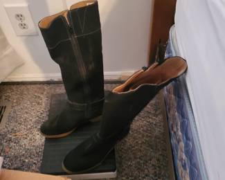 Boots never worn...size 7?