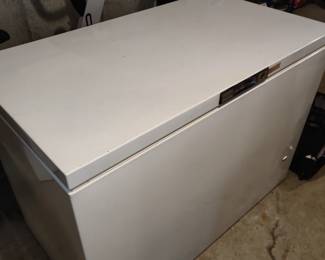 Nice chest freezer works all the way