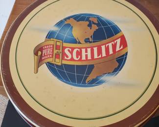 Schlitz metal tray in great condition!