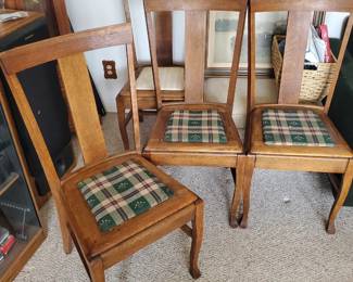 All four vintage chairs in the living room, in great condition
