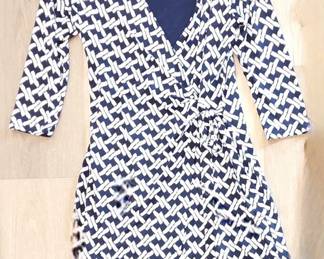 GILLI Womens Navy and White Geometric Print Faux Wrap Midi Dress