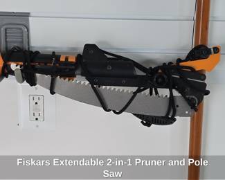 Fiskars Extendable in Pruner and Pole Saw