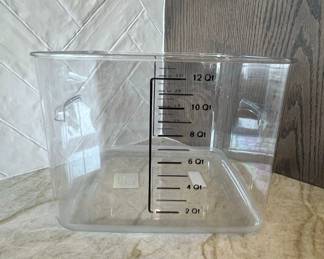 Rubbermaid Commercial Quart Clear Polycarbonate Food Storage Container with Graduated Measurements
