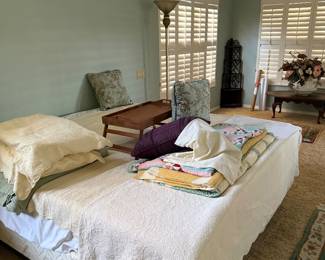 King Tempurpedic bed