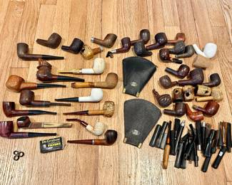 Collection of smoking pipes