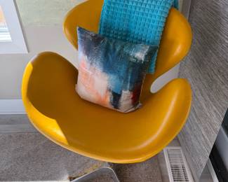 MANHATTAN COMFORT Swivel Accent Chair