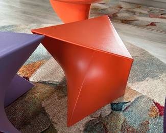 LeisureMod Randolph Stackable Triangle Side Tables