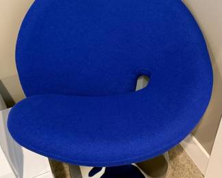 MANHATTAN COMFORT Curl Swivel Chair