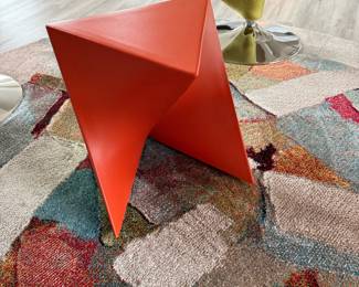 LeisureMod Randolph Stackable Triangle Side Tables