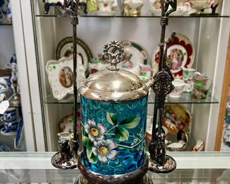 Blue pickle castor with bulldogs