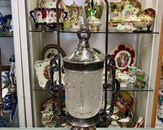 Clear art nouveau pickle castor