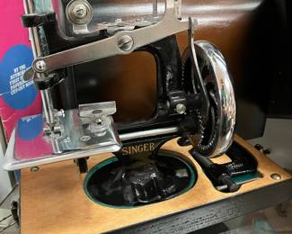 Singer Sewhandy with case 