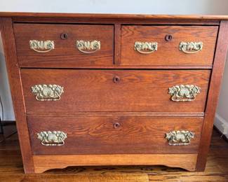 Vintage oak 4 drawer chest