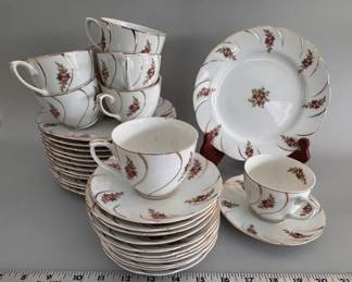 Floral porcelain dinnerware