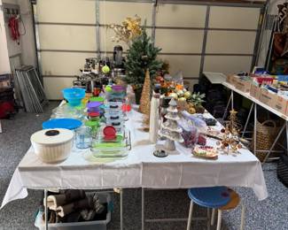 Kitchen small appliances, food storage, seasonal decor