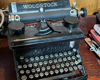 Antique No. 5 1922 Woodstock typewriter