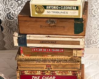 Many cigar boxes from different brands and locations, vintage and in good condition!