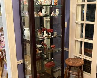 Pulaski two way sliding door curio cabinet, lighted and locks with key, beautiful!