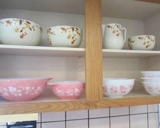 Vintage Pyrex & Halls Bowls