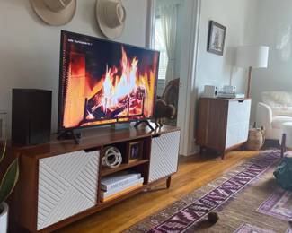 furniture, storage, kitchen items, decorative items, lamps, chairs