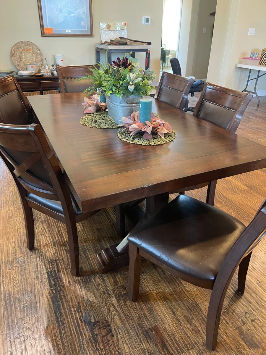 Rustic farmhouse style table. Leafs insert at the end, includes 6 chairs and additional fabric for seats.