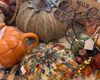 Let's be thankful and pumpkin fall decor individually priced and some by the tote!