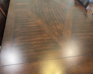 Beautiful rustic table, leaf will insert at the ends.