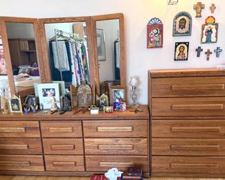 MCM queen bed set with headboard, dressers, mirror + Simmons Comfortpedic mattress