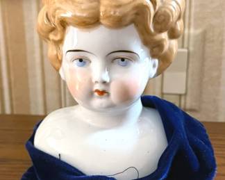 Ceramic figurine