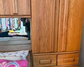 MCM queen bed set with headboard, dressers, mirror + Simmons Comfortpedic mattress