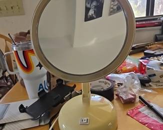 Vtg Lighted Makeup Mirror  two sided-regular & magnified