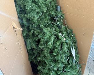 8' Cmas Tree  - Beautiful Condition