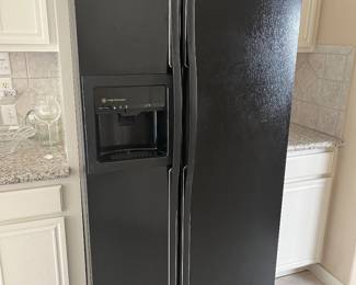 25.6 cu.ft. GE Refrigerator - Side by side