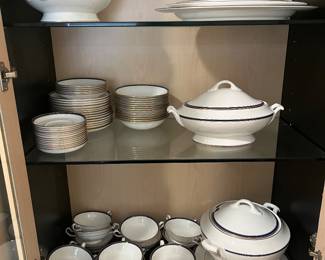 Set of 112 Pieces of Spode Fine Bone China - England - LAUSANNE