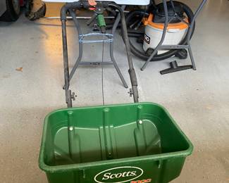 Scotts seeder/fertilizer