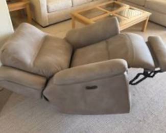 Wonderful Recliner w/Leggett & Platt motor