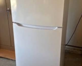Freestanding Refrigerator