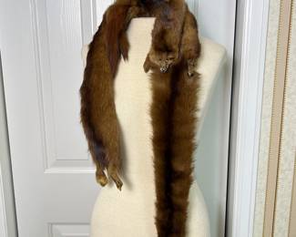 - Vintage 1950s Real Mink Fur Stole - 4 Pelts in Brown with Heads and Tails