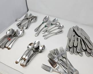 -Wallace Hammered Flatware – 16 Place Settings with Serving Pieces