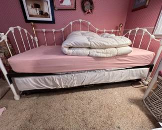 Day bed with trundle