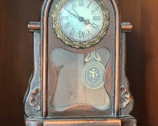 Mantle clock 