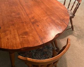 Tell City Maple Dining Table with 2 leaflets and 4 chairs