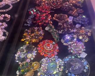 Julliana, Trifari, Weiss etc. 