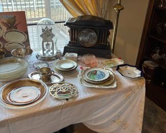 Vintage and antique pie plates, decorative plates, 400 Day Clock