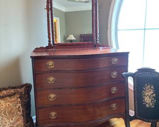 Hepplewhite Style Serpentine Front Chest