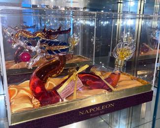 Glass decanter dragon 