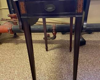 Gate leg table, sides down
