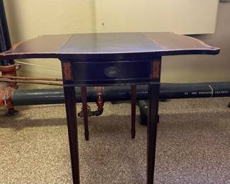 Vintage gate leg accent table